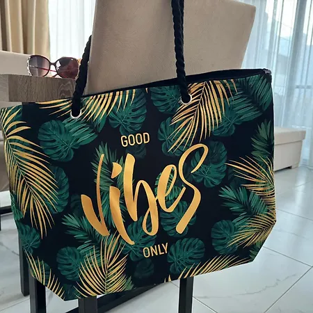 With Lägenhet Kalogrea