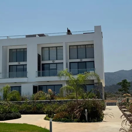 With Lägenhet Kalogrea