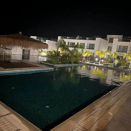 With Lägenhet Kalogrea